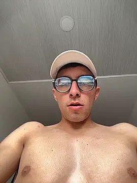 Snapshot of LeonBlazze chatting on April 2026 03:17:02 PM LeonBlazze online show from April 2026 03:17:02 PM