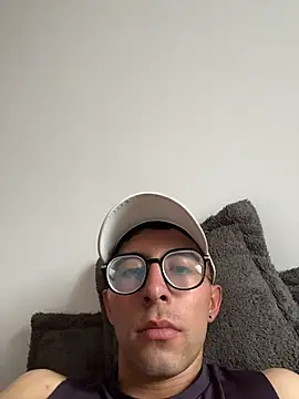 Snapshot of LeonBlazze chatting on April 2026 08:13:02 PM LeonBlazze online show from April 2026 08:13:02 PM