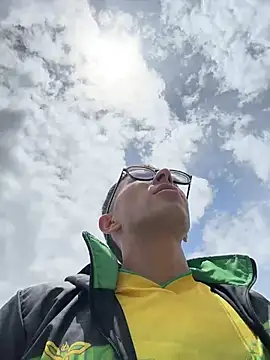 Snapshot of LeonBlazze chatting on April 2026 04:55:01 PM LeonBlazze online show from April 2026 04:55:01 PM