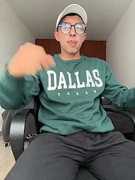 Snapshot of LeonBlazze chatting on April 2026 08:48:01 PM LeonBlazze online show from April 2026 08:48:01 PM