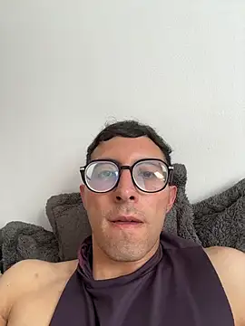 Snapshot of LeonBlazze chatting on April 2026 07:58:02 PM LeonBlazze online show from April 2026 07:58:02 PM