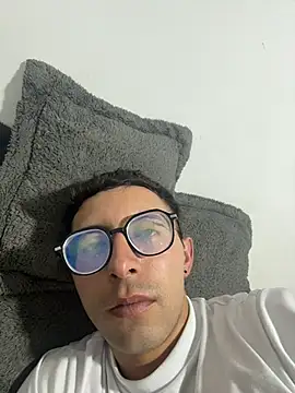 Snapshot of LeonBlazze chatting on July 2026 04:09:01 AM LeonBlazze online show from July 2026 04:09:01 AM