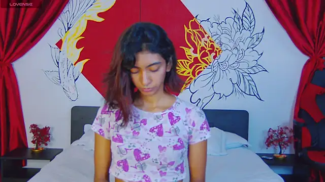 Snapshot of Hottie_Veronica chatting on May 2026 05:30:02 PM Hottie Veronica online show from May 2026 05:30:02 PM