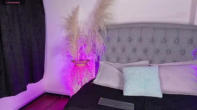 Vanessa Mejiia online show from April 2026 04:08:02 AM