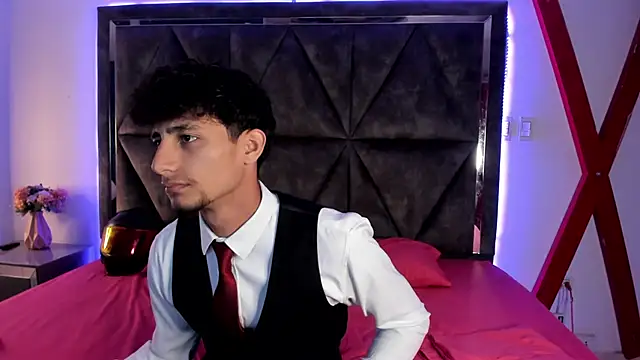 MaxiimoRomano  online show from March 2026 12:32:02 PM