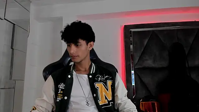 MaxiimoRomano  online show from March 2026 12:27:02 PM