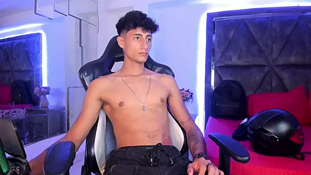 MaxiimoRomano  online show from April 2026 01:41:01 PM