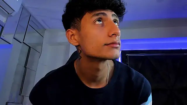 MaxiimoRomano  online show from April 2026 12:31:01 PM