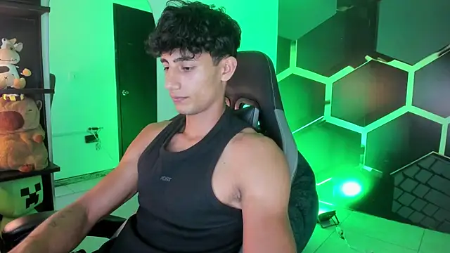 MaxiimoRomano  online show from July 2026 07:24:01 PM