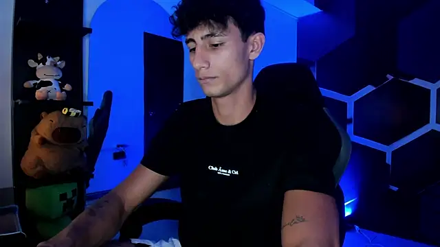 MaxiimoRomano  online show from July 2026 07:09:01 PM