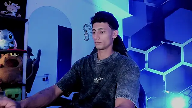 MaxiimoRomano  online show from July 2026 07:23:02 PM