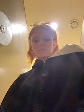 NinaParri online show from April 2026 03:32:01 AM