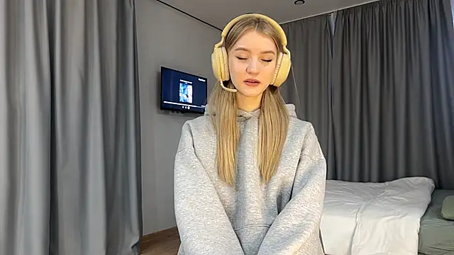 Snapshot of MelissaEvenns chatting on March 2026 12:08:01 PM MelissaEvenns online show from March 2026 12:08:01 PM