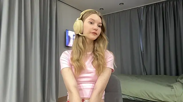 Snapshot of MelissaEvenns chatting on March 2026 12:11:01 PM MelissaEvenns online show from March 2026 12:11:01 PM