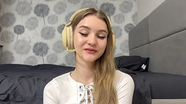 Snapshot of MelissaEvenns chatting on April 2026 12:13:01 PM MelissaEvenns online show from April 2026 12:13:01 PM