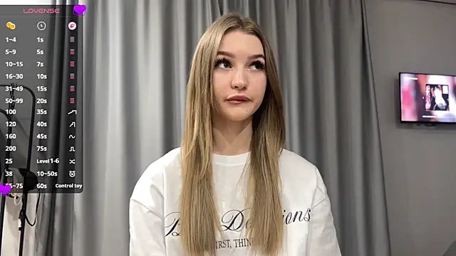 Snapshot of MelissaEvenns chatting on April 2026 12:04:01 PM MelissaEvenns online show from April 2026 12:04:01 PM