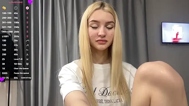 Snapshot of MelissaEvenns chatting on May 2026 01:27:01 PM MelissaEvenns online show from May 2026 01:27:01 PM