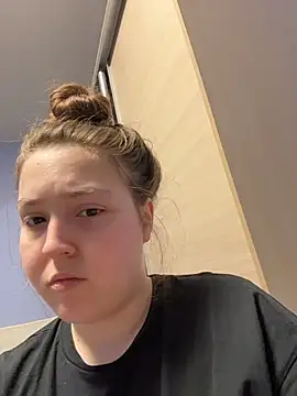 charmingggirl online show from April 2026 02:57:01 PM