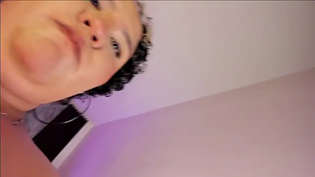 Snapshot of Wen_Jones chatting on April 2026 06:19:01 AM Wen Jones online show from April 2026 06:19:01 AM