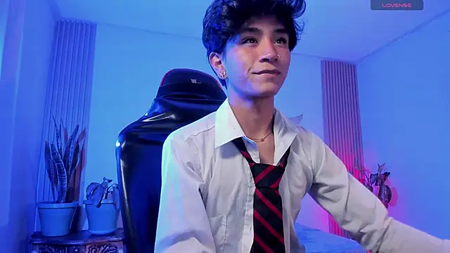 Snapshot of cococumps chatting on April 2026 11:29:02 AM cococumps online show from April 2026 11:29:02 AM