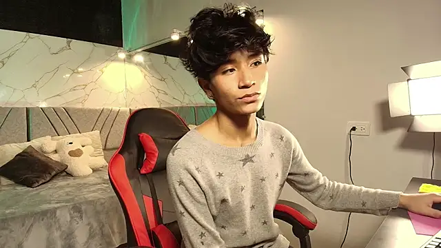 Snapshot of cococumps chatting on April 2026 11:37:01 AM cococumps online show from April 2026 11:37:01 AM