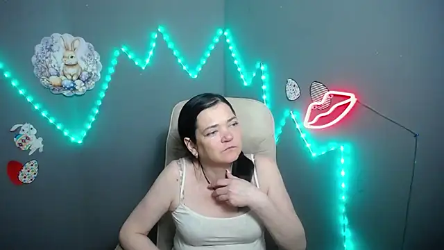 LauraFinn online show from April 2026 06:20:01 PM