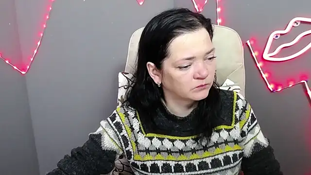 LauraFinn online show from April 2026 06:18:01 AM