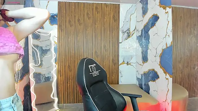 Snapshot of Alyce_tay1 chatting on April 2026 11:51:02 AM Alyce tay1 online show from April 2026 11:51:02 AM