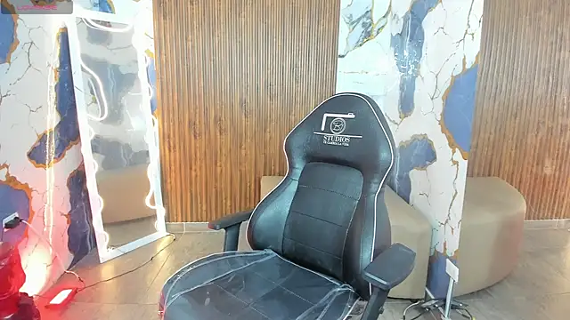 Snapshot of Alyce_tay1 chatting on April 2026 11:32:01 AM Alyce tay1 online show from April 2026 11:32:01 AM