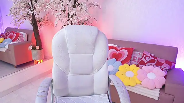 LucyWeisser online show from March 2026 07:08:02 PM