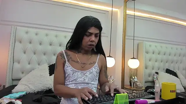 Snapshot of MiiaRestrepo chatting on June 2026 11:52:01 AM MiiaRestrepo online show from June 2026 11:52:01 AM