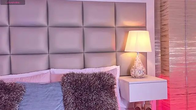 MiaNeill online show from April 2026 10:40:02 PM