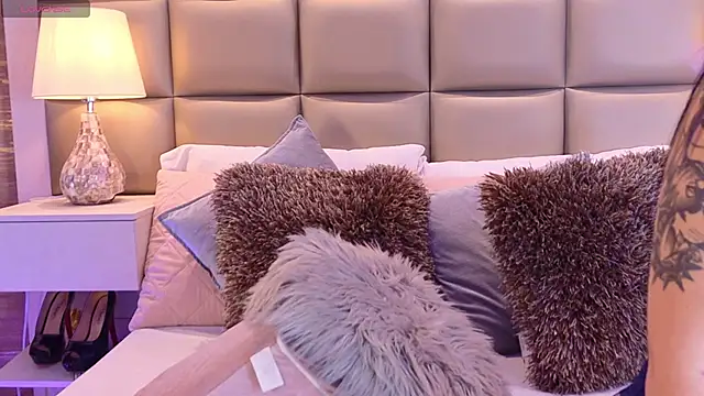 MiaNeill online show from April 2026 08:54:02 PM