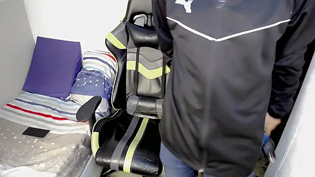 Mathias twinkk online show from March 2026 08:24:01 PM