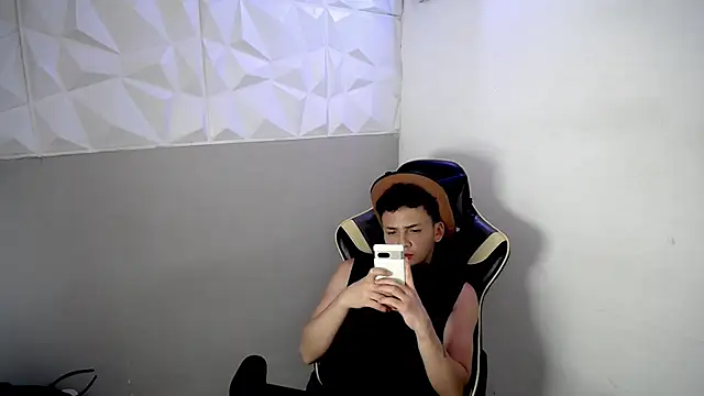 Mathias twinkk online show from April 2026 04:18:01 AM