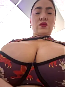 laurabassii online show from April 2026 11:10:01 PM