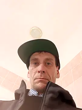 Snapshot of Tripiiik chatting on April 2026 06:27:01 AM Tripiiik online show from April 2026 06:27:01 AM