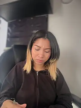 Laila LS online show from March 2026 01:44:02 PM