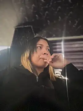 Laila LS online show from March 2026 01:11:02 PM