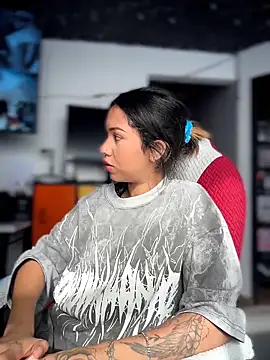 Laila LS online show from April 2026 01:22:01 PM