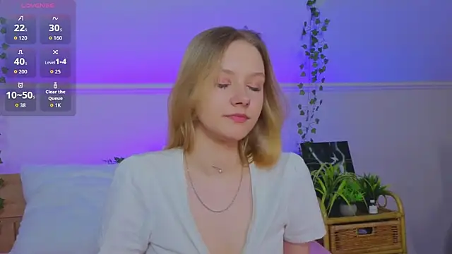 Snapshot of StaceyyJones chatting on April 2026 11:33:02 AM StaceyyJones online show from April 2026 11:33:02 AM