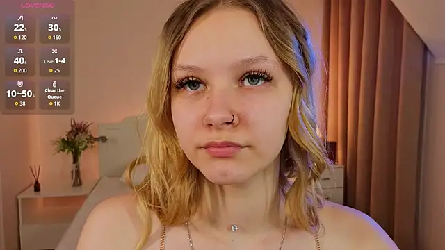 Snapshot of StaceyyJones chatting on April 2026 11:33:01 AM StaceyyJones online show from April 2026 11:33:01 AM