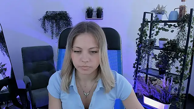 Snapshot of BlossomVibe chatting on April 2026 10:35:02 AM BlossomVibe online show from April 2026 10:35:02 AM