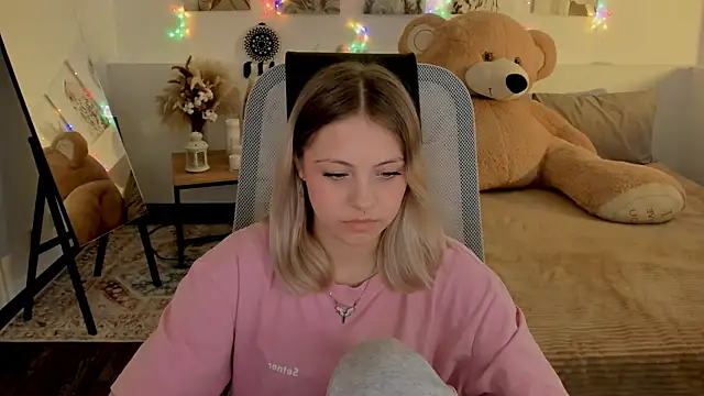 Snapshot of BlossomVibe chatting on April 2026 10:32:02 AM BlossomVibe online show from April 2026 10:32:02 AM