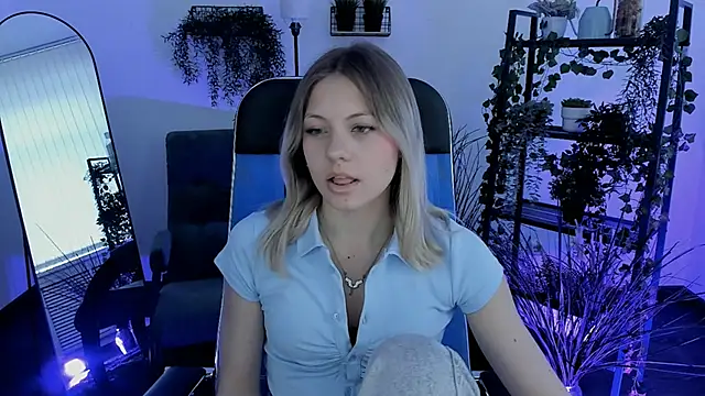 Snapshot of BlossomVibe chatting on April 2026 10:27:02 AM BlossomVibe online show from April 2026 10:27:02 AM