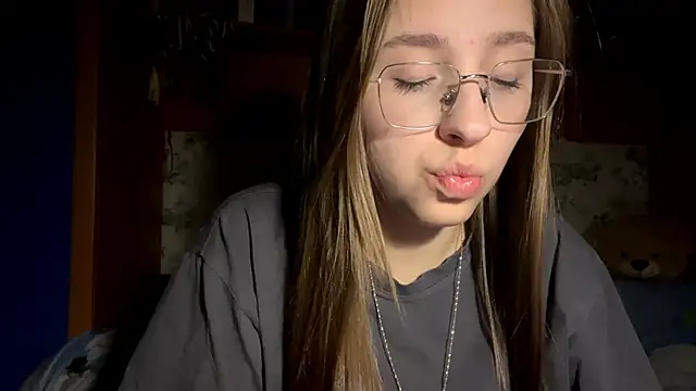 Snapshot of Vickyfaith chatting on April 2026 09:37:02 PM Vickyfaith online show from April 2026 09:37:02 PM