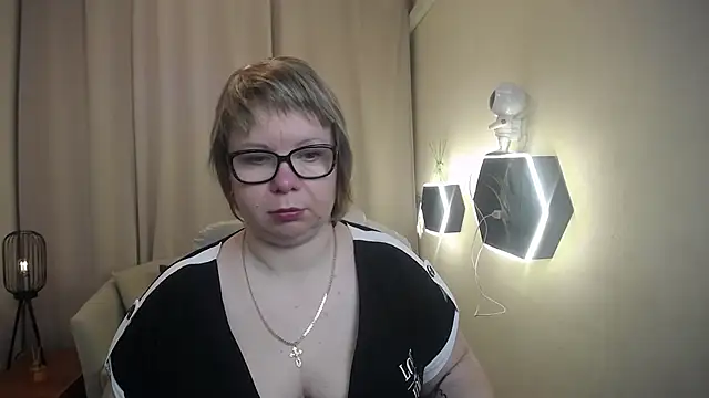 Snapshot of BonnnyBoobsy chatting on April 2026 06:07:02 AM BonnnyBoobsy online show from April 2026 06:07:02 AM