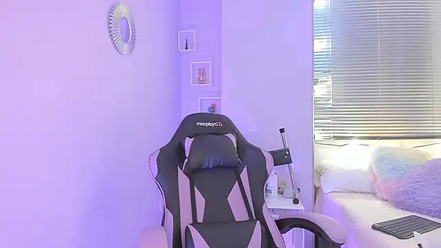 Littletammy4u online show from April 2026 11:37:01 AM