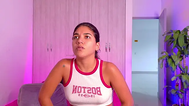 Snapshot of isabellahofmann chatting on April 2026 10:32:02 PM isabellahofmann online show from April 2026 10:32:02 PM