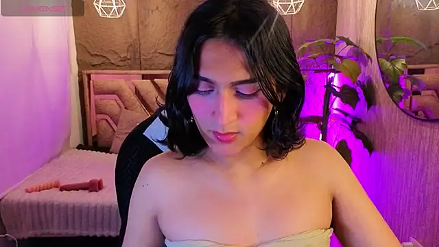 Snapshot of Zoee_Kiss_ chatting on July 2026 06:44:01 AM Zoee Kiss online show from July 2026 06:44:01 AM